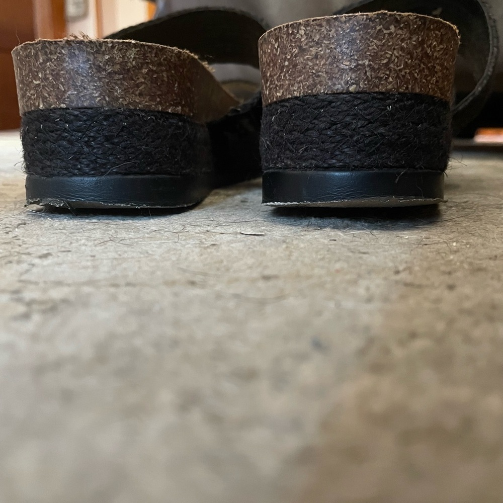BP Black and Tan Women's Sandals - Picture 6 of 6